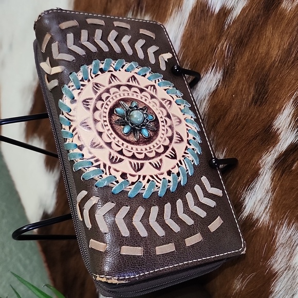 Trinity Ranch Wallet - Picture 2 of 14